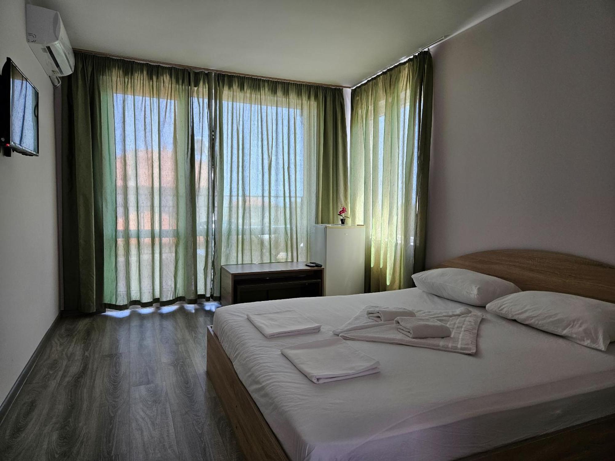 Family House Manolov Hotel Obzor Exterior foto